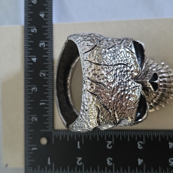 Large Vintage Silver Skull Clamper Hinge Bracelet - Picture 9 of 10